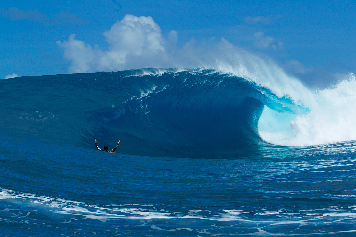 Snorkeler observes a wave breaking during a big swell at Palikir Pass or  P-Pass, Pohnpei, Federated States of Micronesia Stock Photo - Alamy