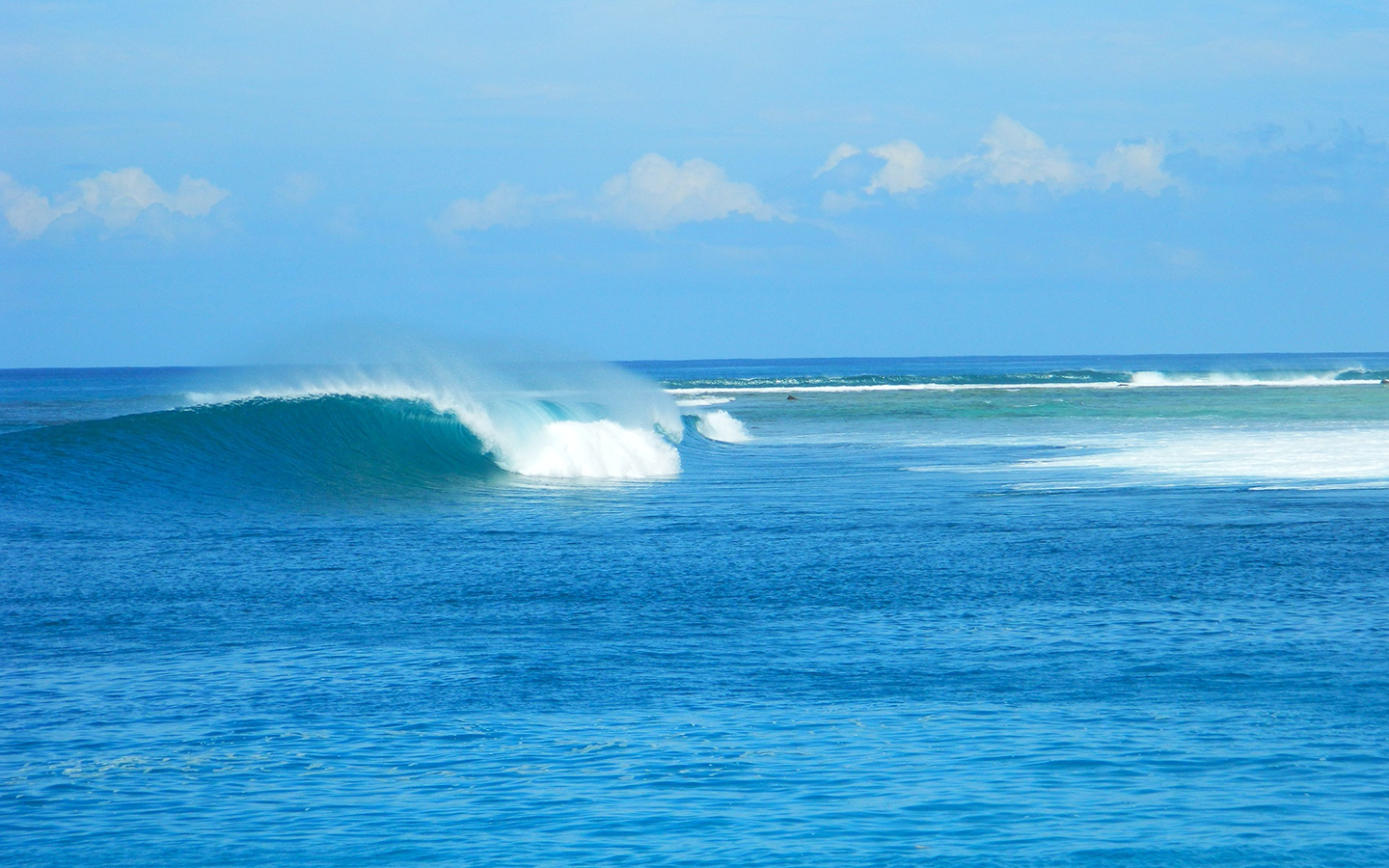 Lances Left  Surfing Nahua